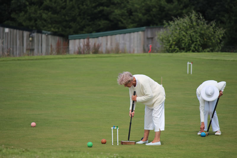 Jenny Burrows runs hoop 4 & Margaret Read setting up